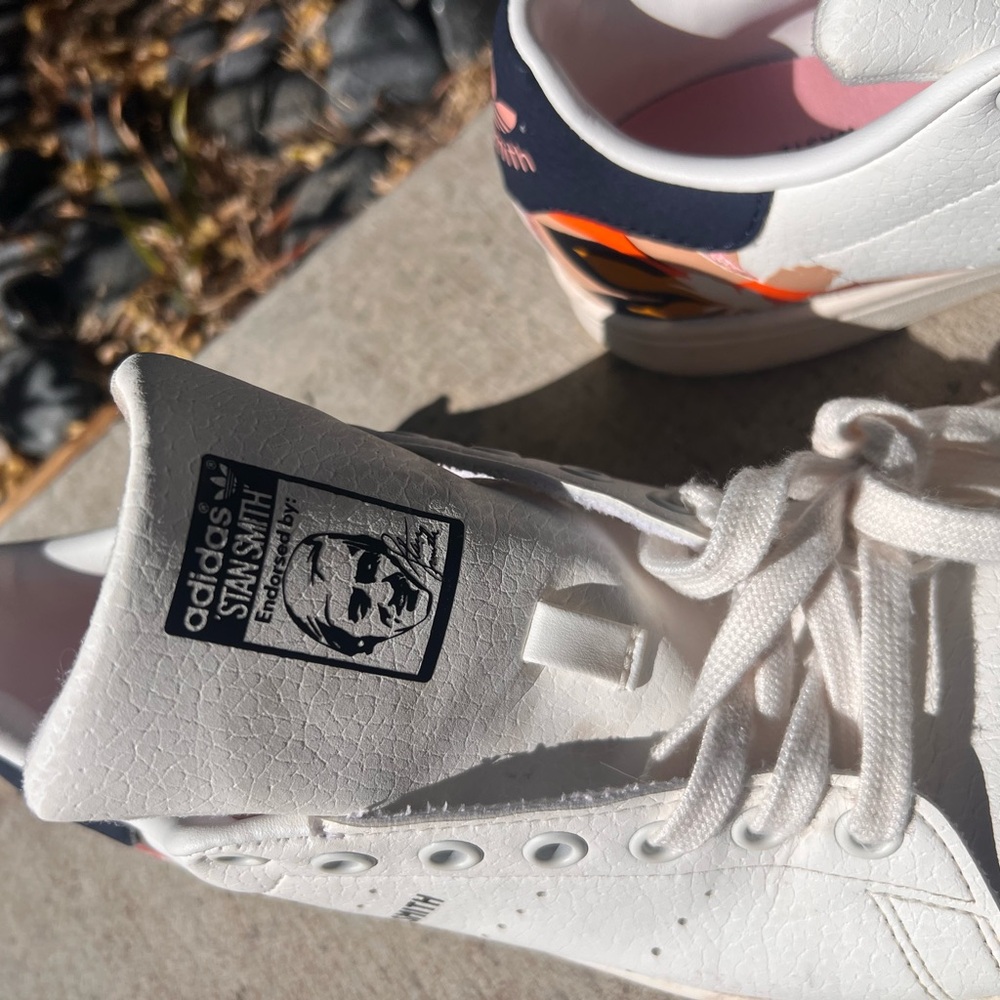 Adidas Stan Smith- White, Navy, Pink and Orange (Rare
Pattern) - Picture 3 of 7